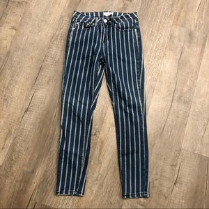 Ivy and Main Women's striped skinny jeans - blue and white - size 3